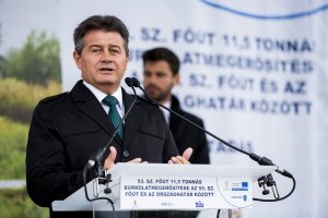 Biztonságosan az 53. sz. főúton az országhatárig